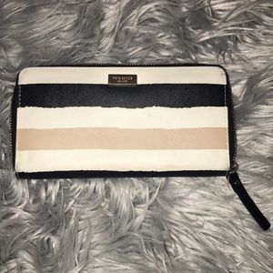 Kate Spade striped wallet!🖤
